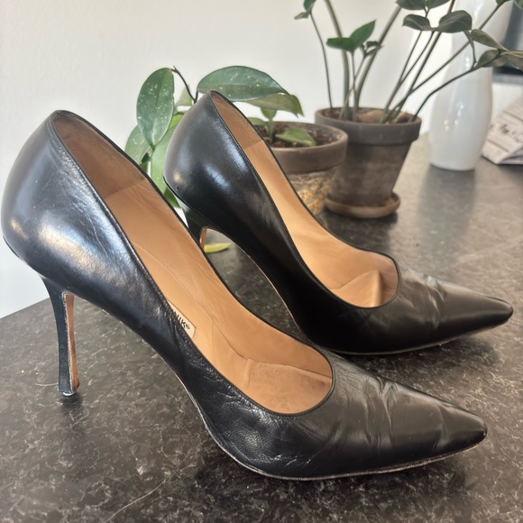 Black Leather Manolo blahnik Stiletto Heels with Pointed Toe - Picture 1 of 2